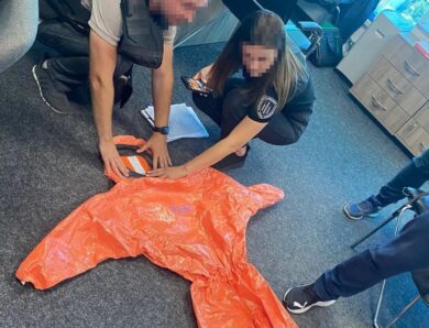 Вінницьку підприємицю викрили на схемі із захисними костюмами ДСНС