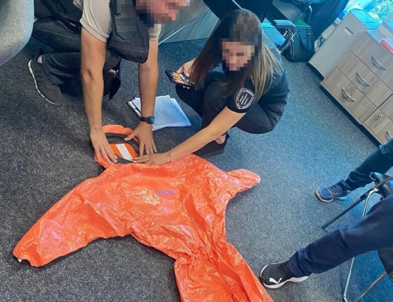 Вінницьку підприємицю викрили на схемі із захисними костюмами ДСНС