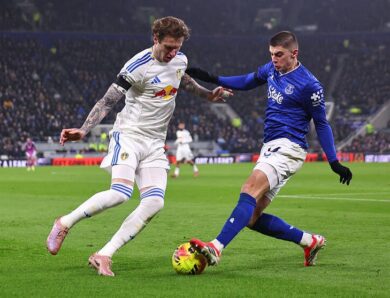 Віталій Миколенко з перших хвилин у грі Евертона