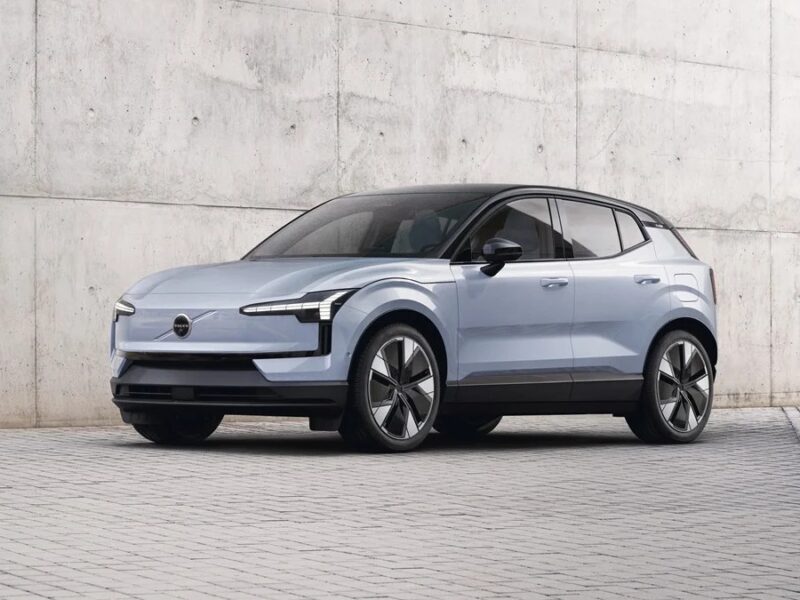 Volvo відкликає понад 40 тисяч електрокарів через ризик займання батарей