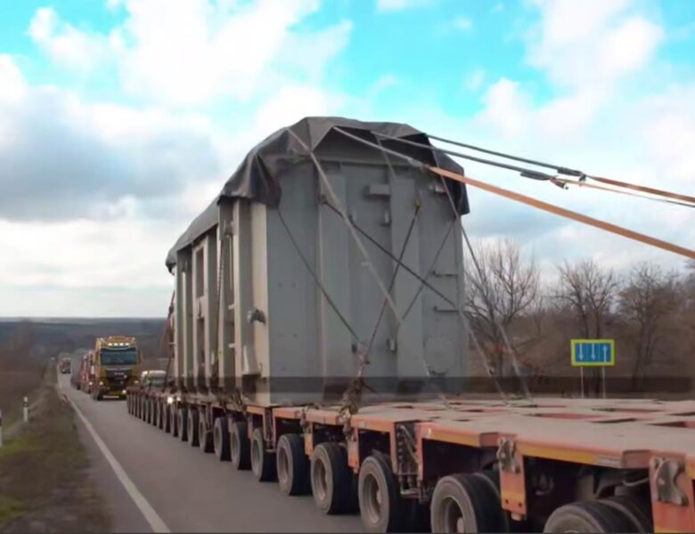 Японія передала Україні три потужні трансформатори