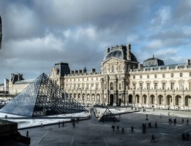 Затримано підозрюваних у мільйонному шахрайстві з квитками у Лувр