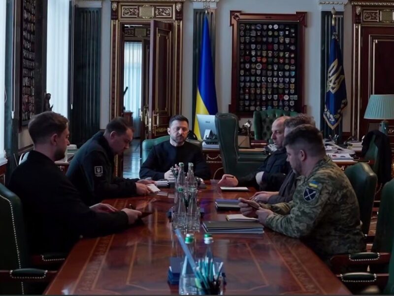 Зеленський зустрівся з переговорною командою