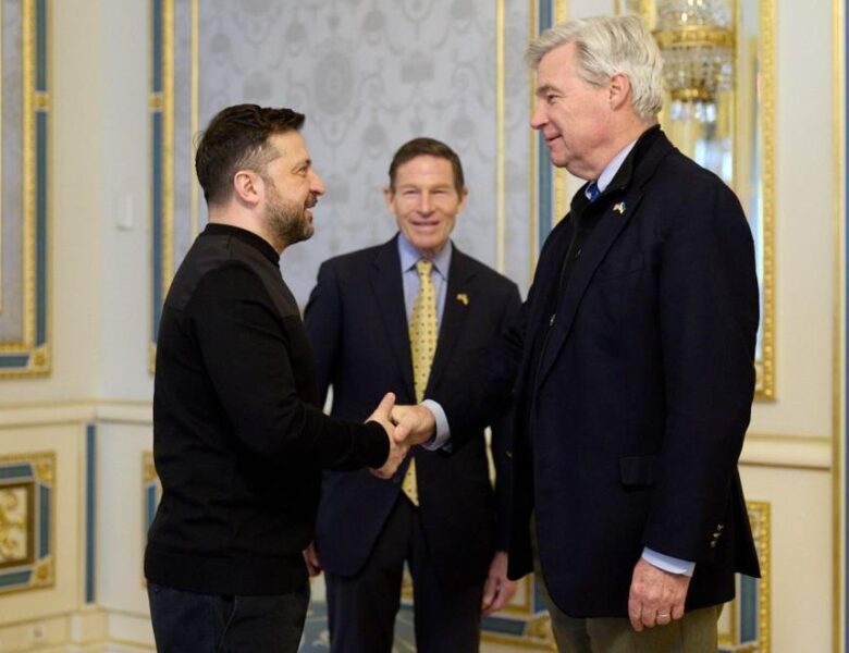 Зеленський зустрівся з сенаторами США в Києві