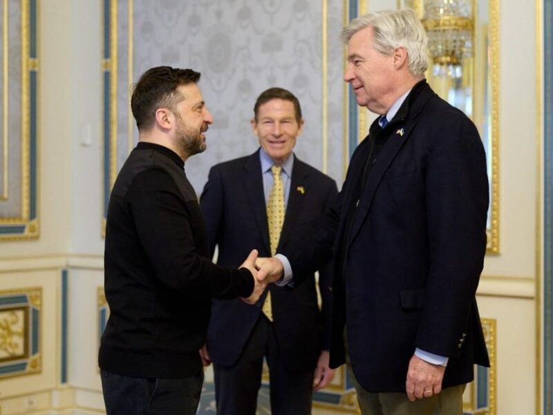 Зеленський зустрівся з сенаторами США в Києві