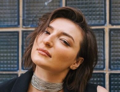 Зірка Кварталу 95 Анастасія Оруджова заручилася