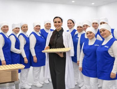 Зірка ліпить пельмені: як Міла Нітіч побувала на виробництві MAKEY у Кривому Розі