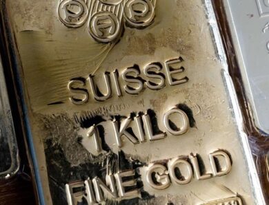 Золото і срібло продовжують стрімко дешевшати