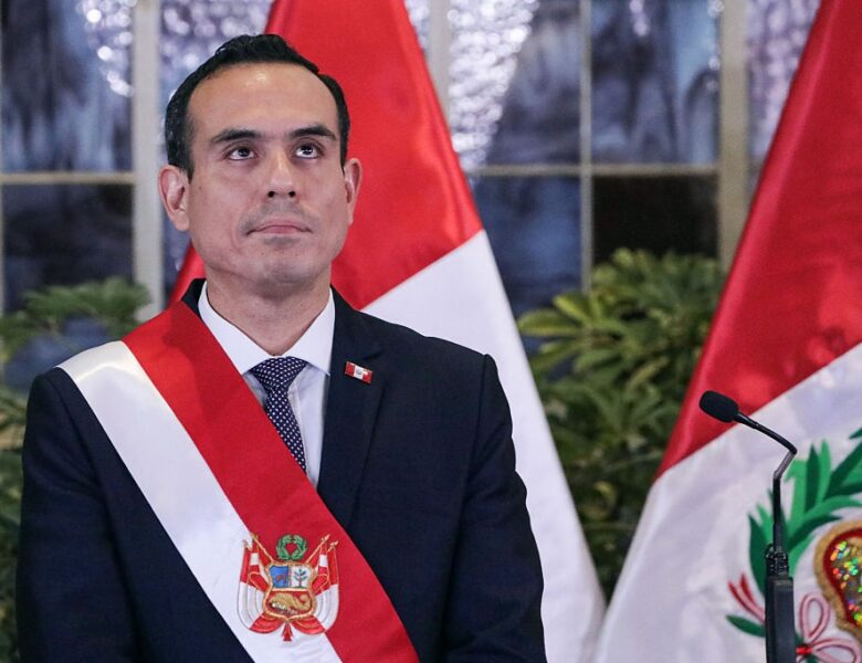 Зустрічався з китайським бізнесом: в Перу усунули з посади президента