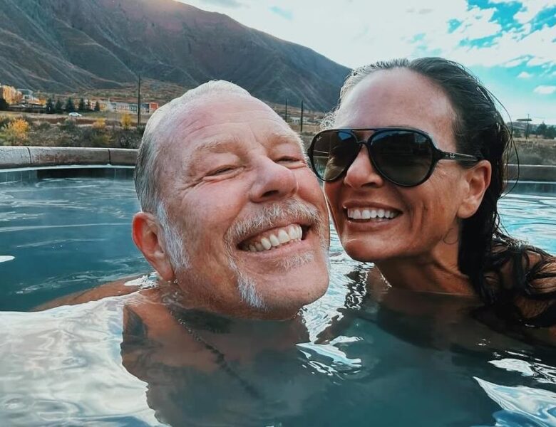 62-річний лідер Metallica освідчився коханій під водою серед акул