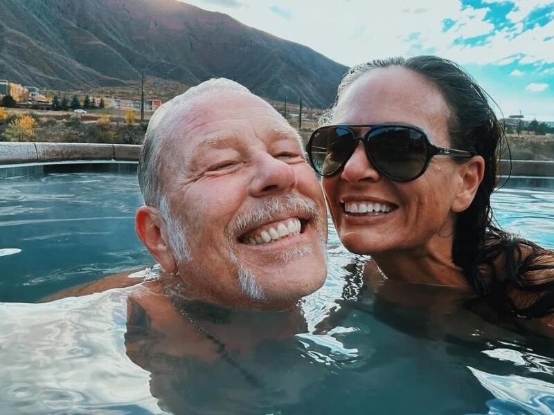 62-річний лідер Metallica освідчився коханій під водою серед акул