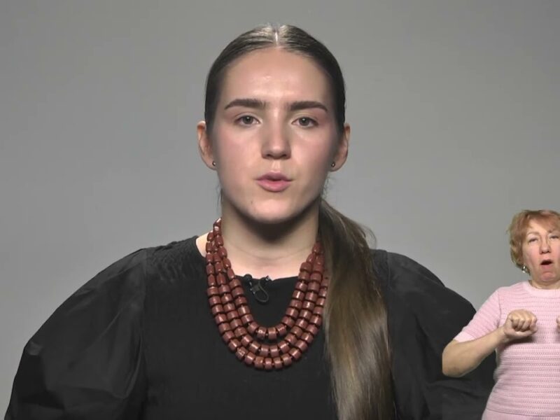 Хто має складати іспит на рівень володіння державною мовою