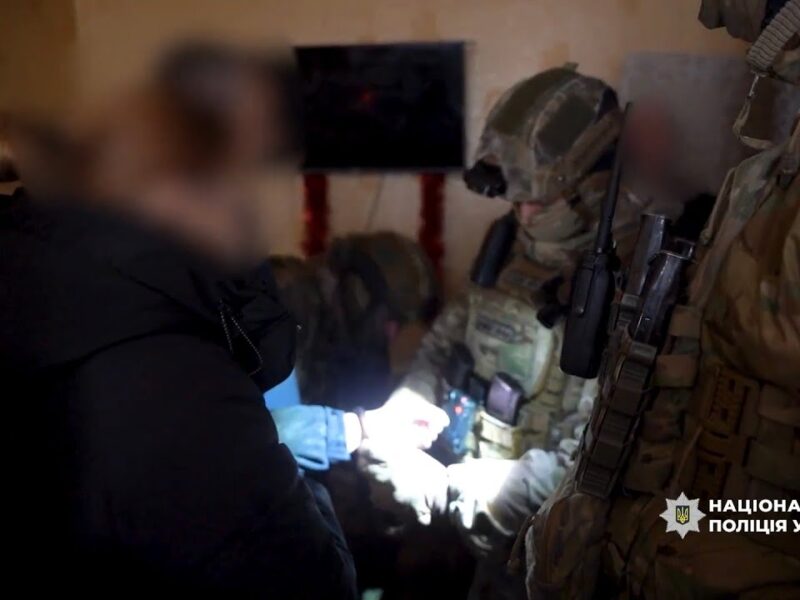 Створили «бізнес» на виготовленні дитячої порнографії: поліцейські затримали подружжя киян