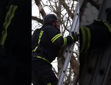 ЖАХ! росіяни вгатили по багатоповерхівці у Дніпрі