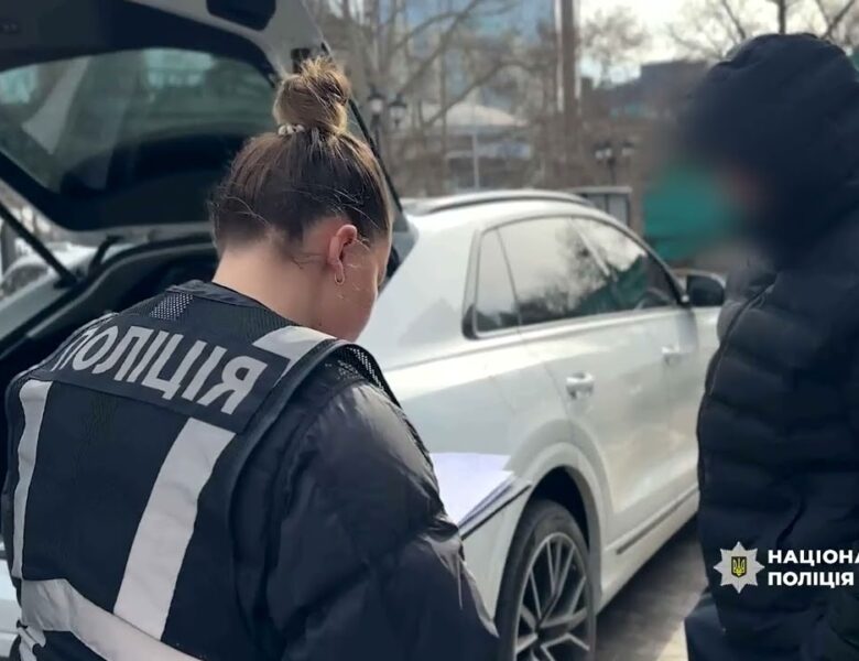 Торгували посвідченнями: в Одесі поліція викрила представників громадської організації