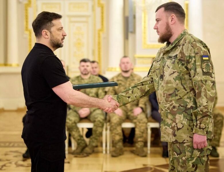 Володимир Зеленський вручив державні нагороди з нагоди Дня українського добровольця