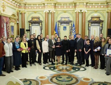 Володимир Зеленський вручив державні нагороди громадянам, які роблять країну сильнішою