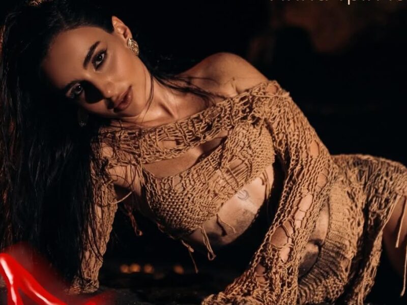 Анна Трінчер впала на сцені