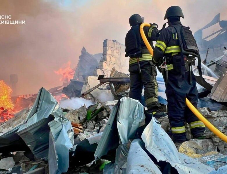 Атака РФ: На Київщині низка населених пунктів без газу, тепла і світла