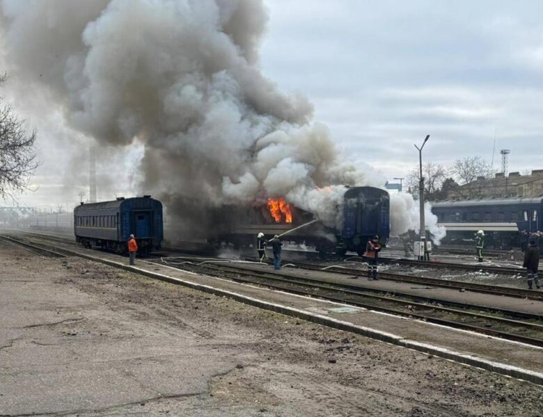 Безпілотник атакував вагон потягу у Миколаєві