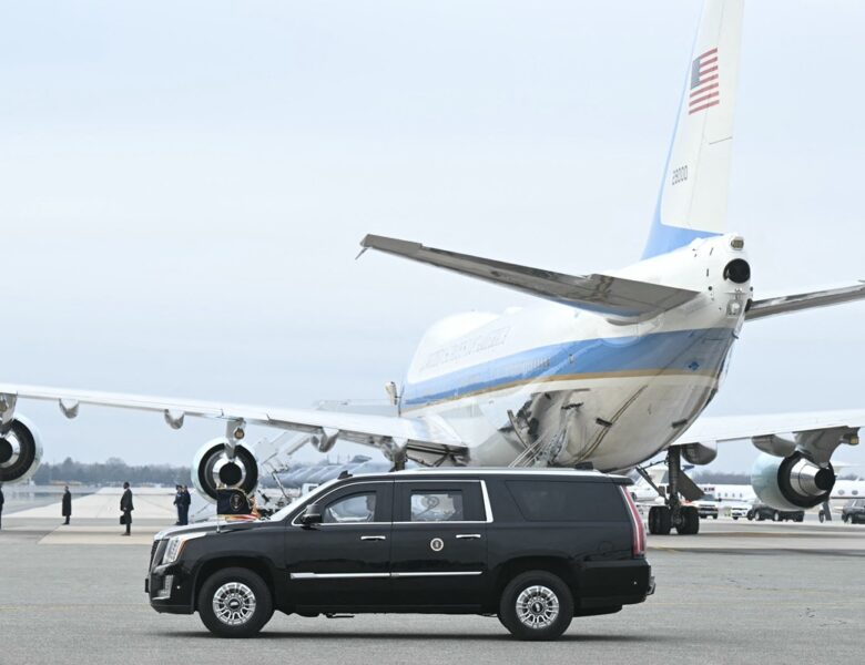 Біля літака Трампа помітили невідомий дрон