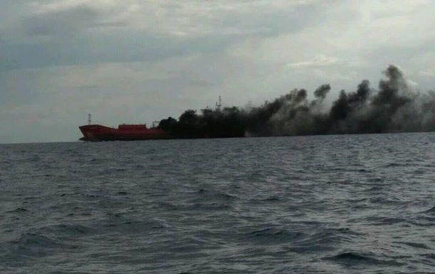 Біля Оману внаслідок ураження загорівся нафтовий танкер, є постраждалі