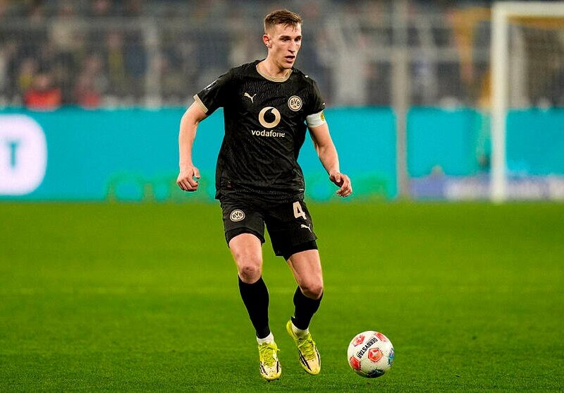 Боруссія вирішила питання контракту ключового захисника