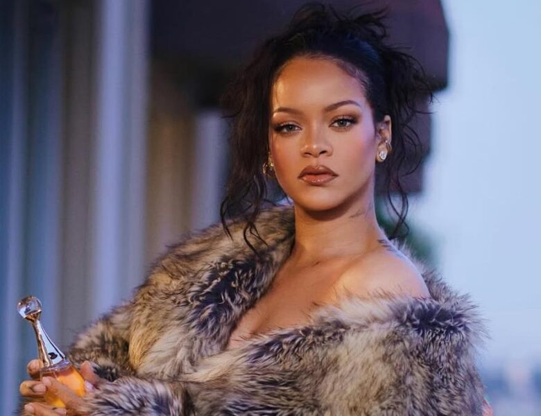 Будинок Ріанни у Лос-Анджелесі обстріляли: співачка була всередині маєтку