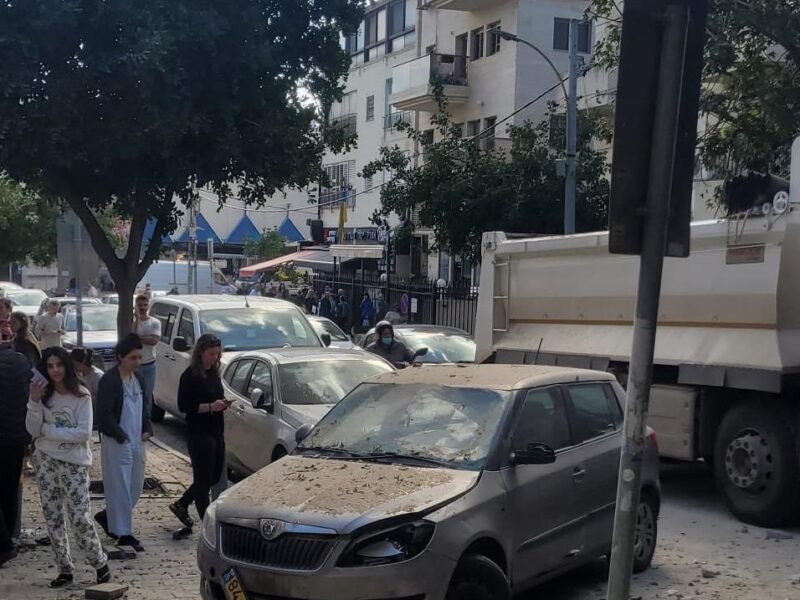 Частини іранської ракети впали під посольством України в Ізраїлі