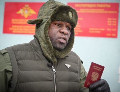 Число виданих паспортів РФ іноземцям впало до рекордного низького рівня