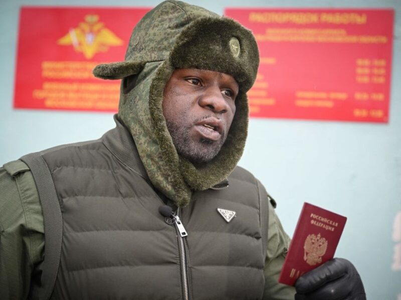 Число виданих паспортів РФ іноземцям впало до рекордного низького рівня