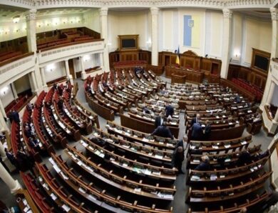 Десятки нардепів хочуть скласти мандати
