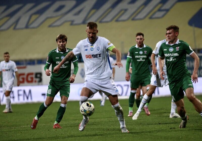 Динамо наздогнало і випередило Оболонь із пенальті Ярмоленка