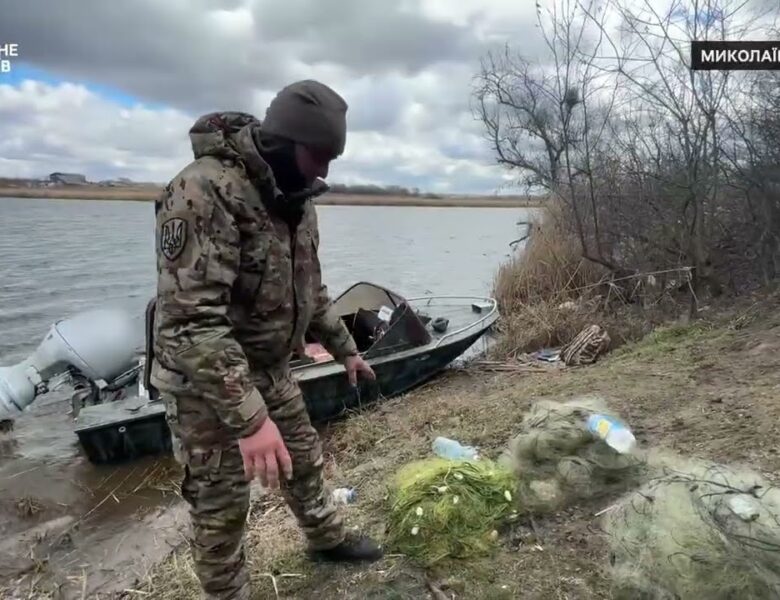 Будні рибоохорони: на Інгулі інспектори вилучили браконьєрські сітки та врятували рибу