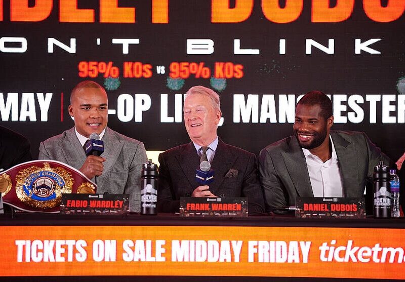 Ексчемпіон дав сміливий прогноз на бій Вордлі – Дюбуа