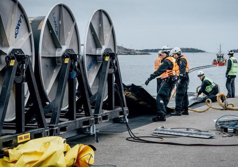 Фінляндія передала Україні обладнання для ліквідації розливів нафти