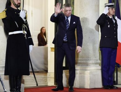 Фіцо допустив блокування кредиту для України