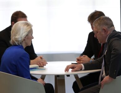 Фіцо зі знімками переконував фон дер Ляєн, що нафтопровід Дружба цілий