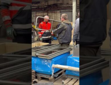 У Києві оновлюють трамваї: у Дарницькому депо капітально ремонтують вагон Tatra T3