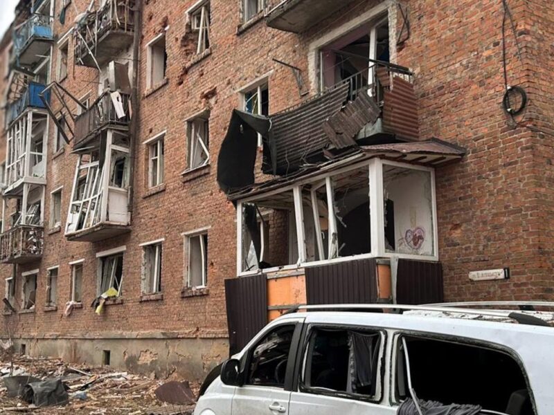 Глухів зазнав бомбового удару, багато поранених