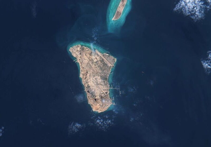 Іран готується до боїв з США за острів Харк – CNN