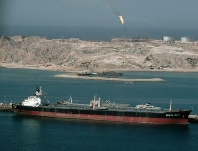 Іран почав стягувати плату за прохід суден Ормузькою протокою – ЗМІ