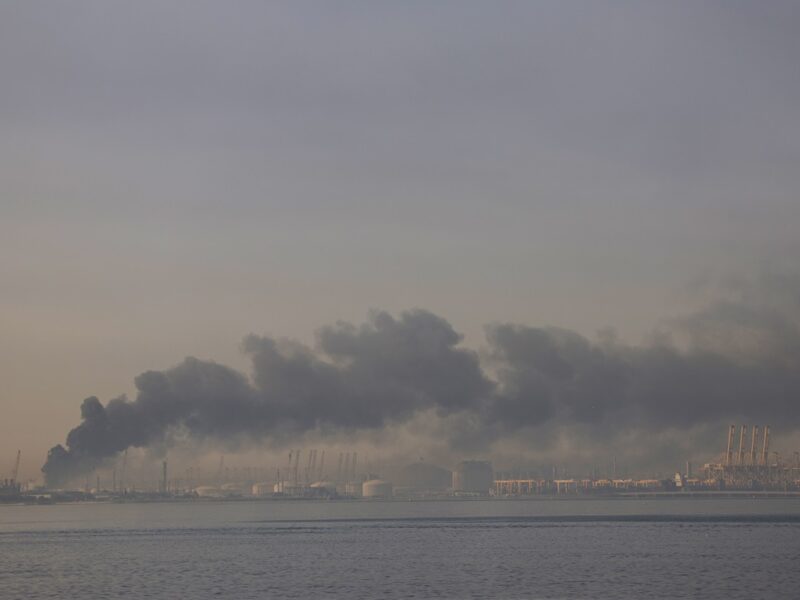 Іран влучив у судно в Дубаї: є ризик розливу нафти