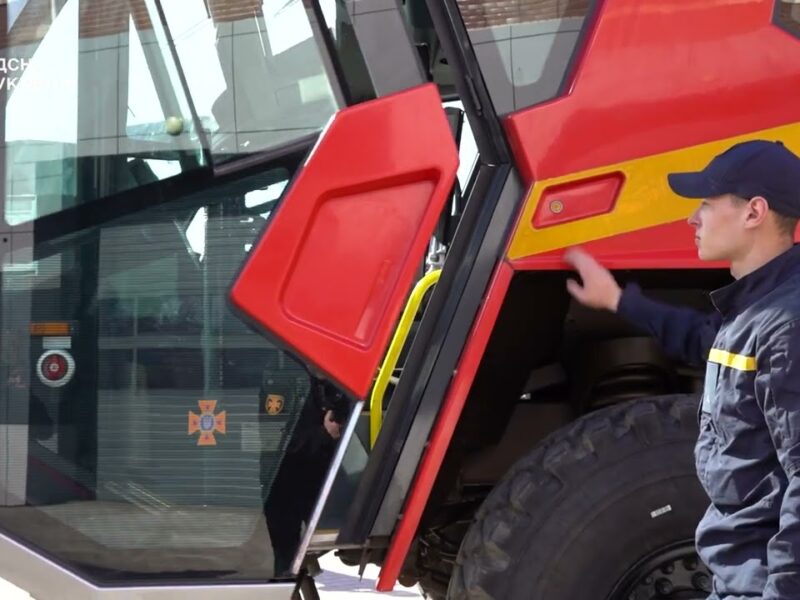 Міжнародна підтримка, що рятує життя: рятувальники ДСНС отримали нові пожежні автомобілі