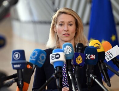 Каллас закликала “дотиснути” Угорщину щодо кредиту Україні