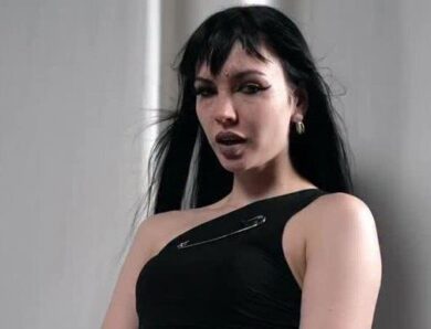 Кажанна після скандалу з лейблом Jerry Heil підписала новий контракт