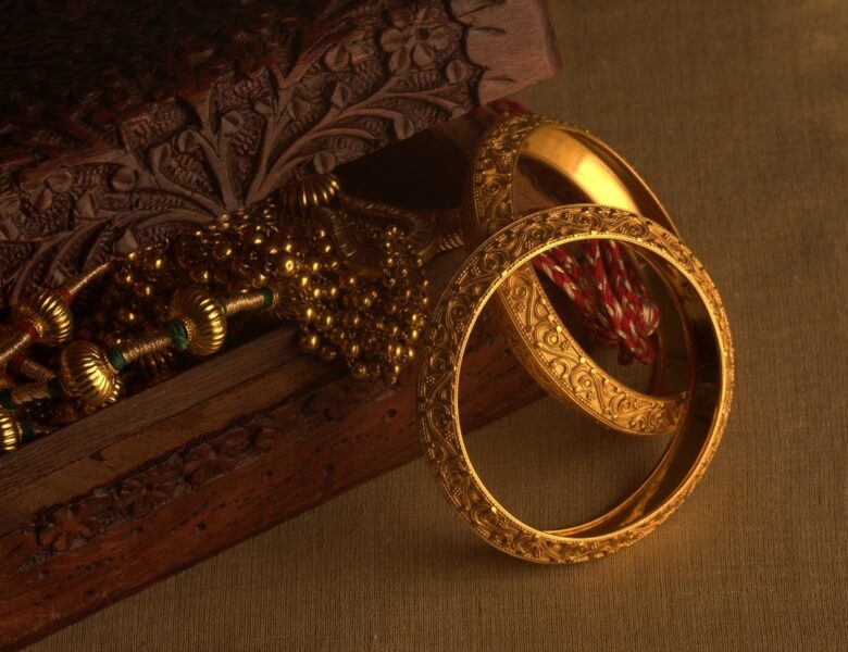 Керівник ломбардів у Херсоні привласнив ювелірні вироби на 8,5 млн