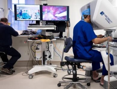 Хірург з Лондона прооперував пацієнта на відстані 2400 кілометрів