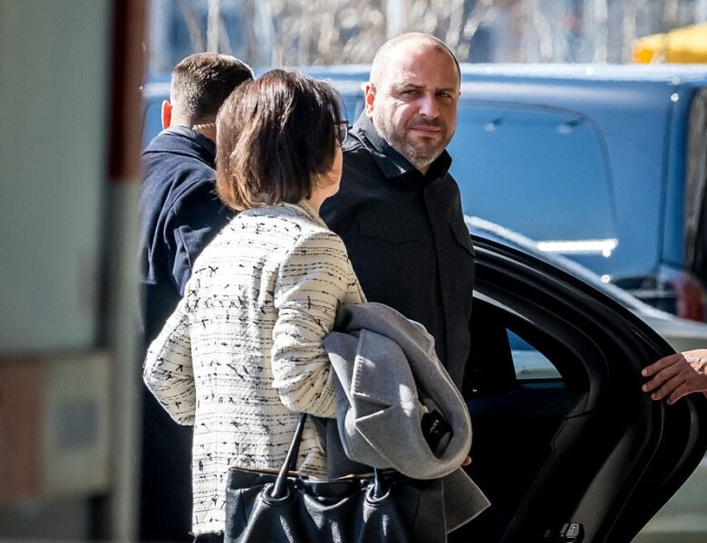 Кінець паузи в перемовинах. Делегація їде в США