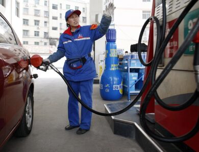 Китай наказав нафтопереробним заводам припинити експорт палива